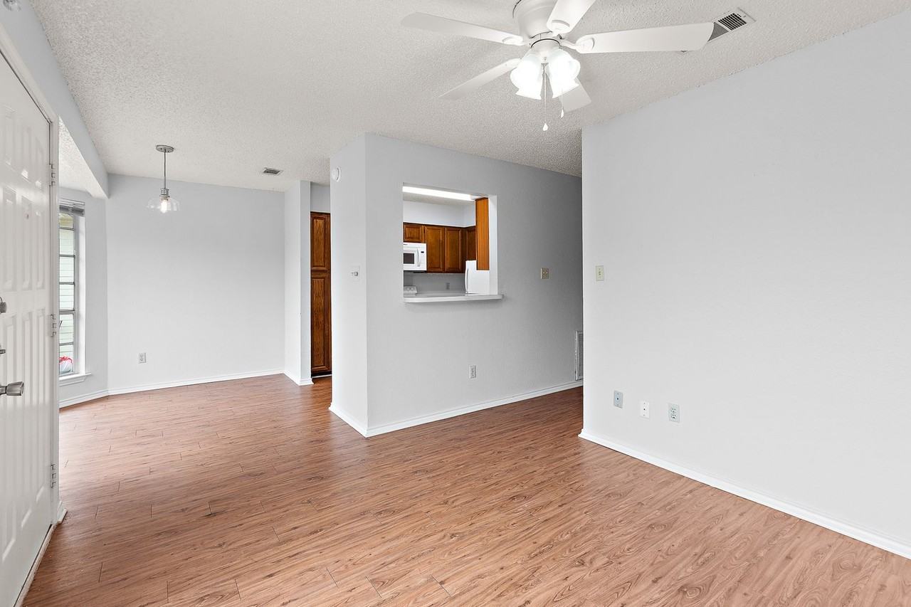 104 Mosscliff Cir #5 - Photo 3 of 18