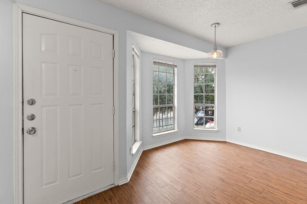 104 Mosscliff Cir #5 - Photo 4 of 18