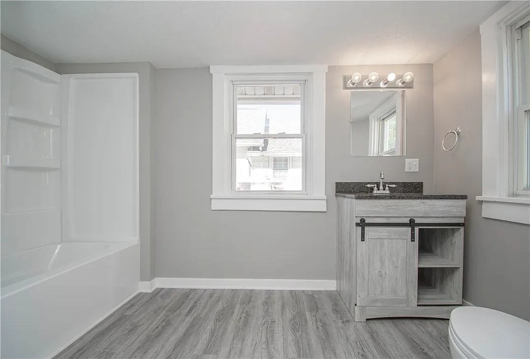 409 3rd St #1 - Photo 3 of 11