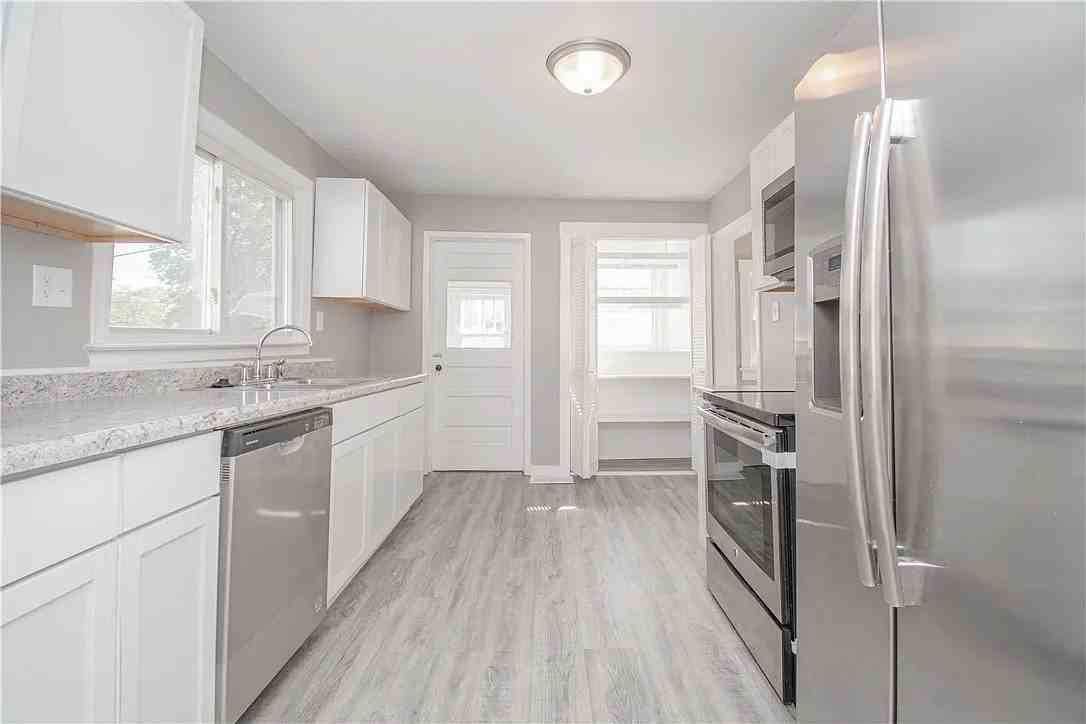 409 3rd St #1 - Photo 7 of 11