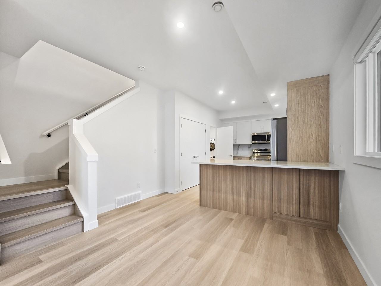 6123 33 Ave Nw #2 - Photo 4 of 29