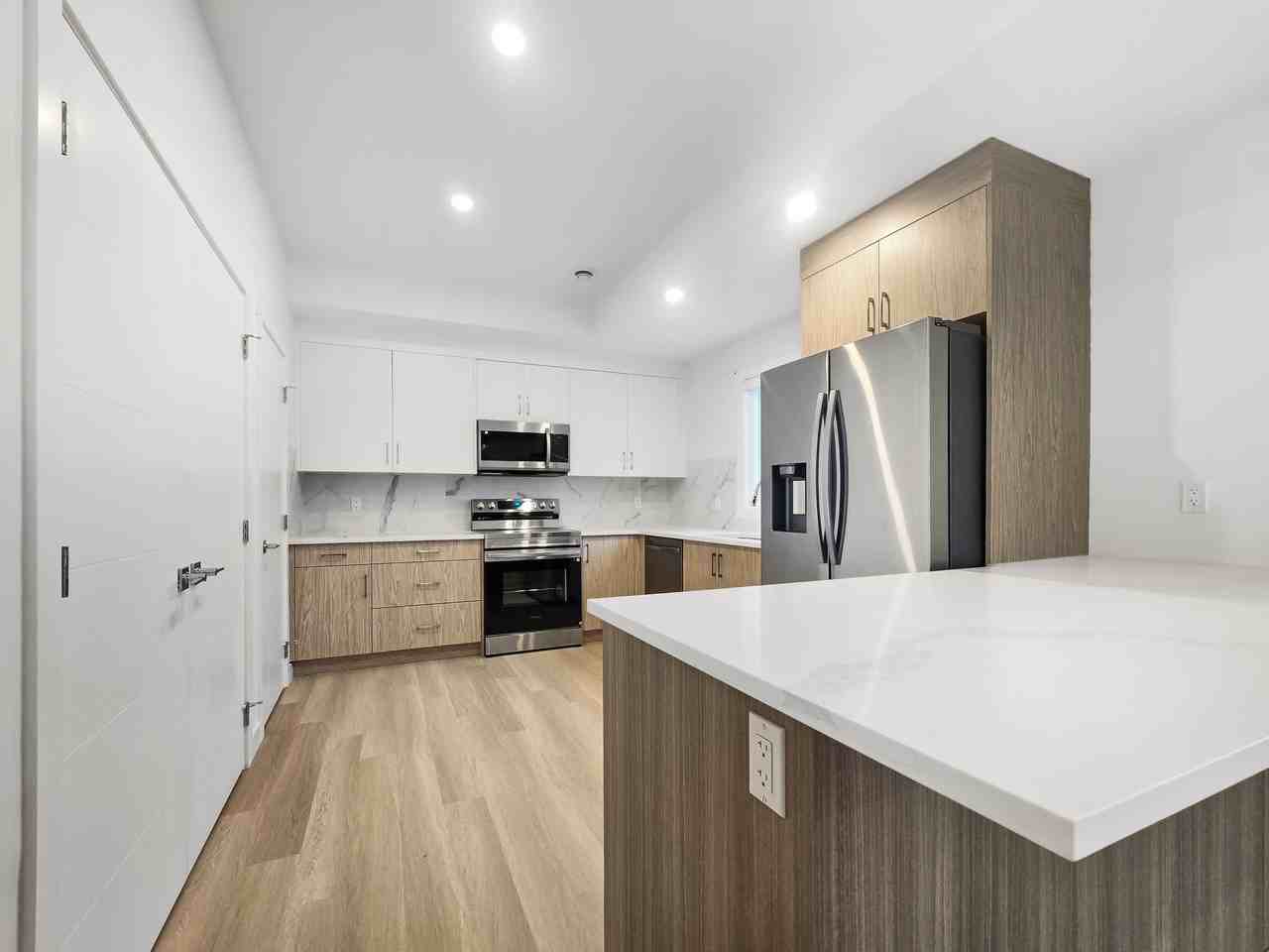 6123 33 Ave Nw #2 - Photo 6 of 29