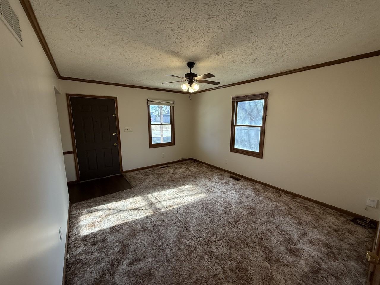 508 S Illinois St #1 - Photo 4 of 18