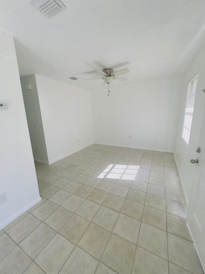 825 W 1st St #3 - Photo 5 of 10