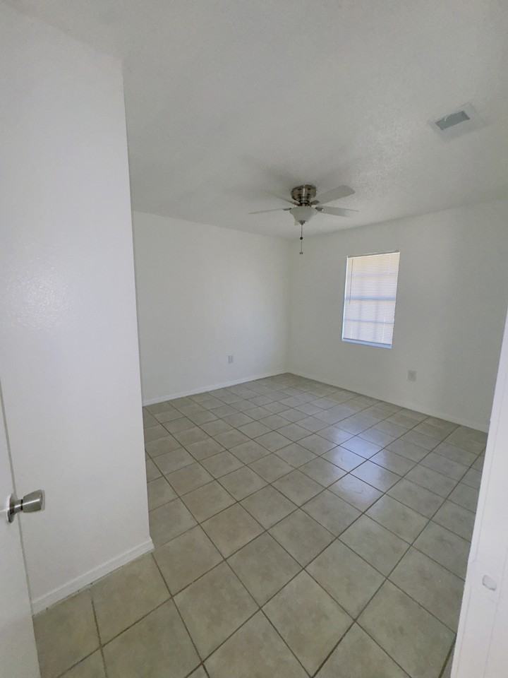 825 W 1st St #4 - Photo 6 of 10