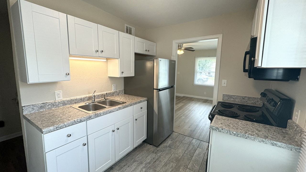 1718 Cass Ave - Photo 5 of 12