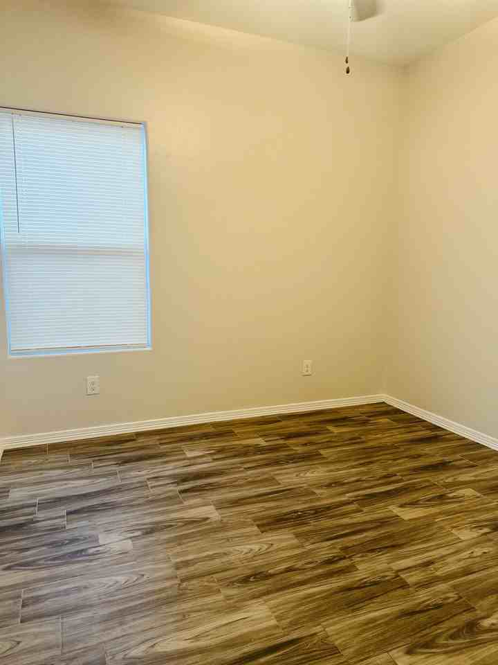 5200 N Dahlia St #2 - Photo 7 of 42