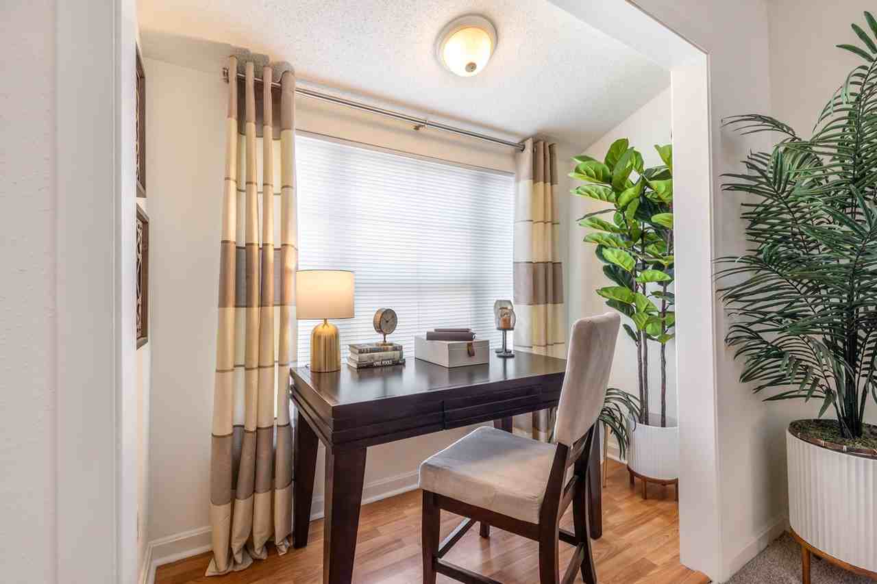 Crossroads - Photo 3 of 21