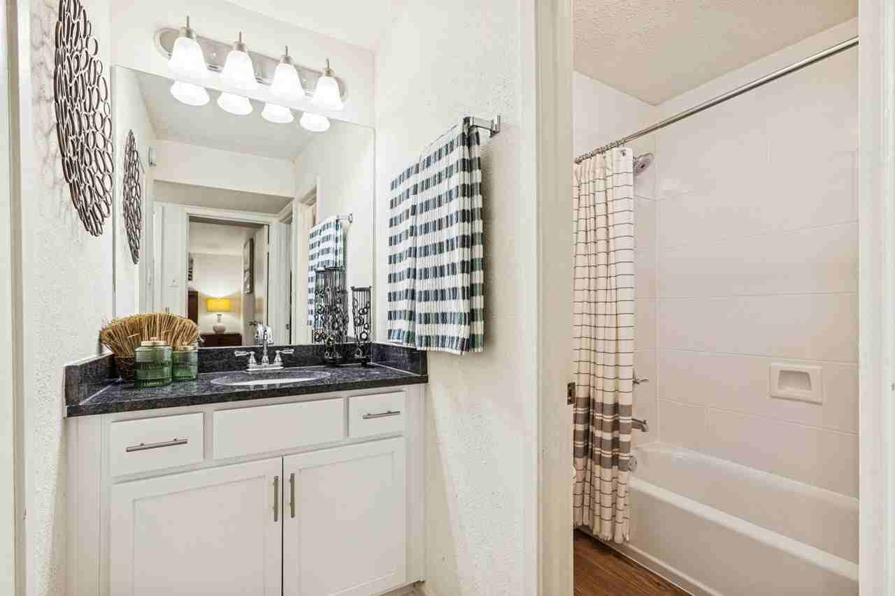 Crossroads - Photo 5 of 21