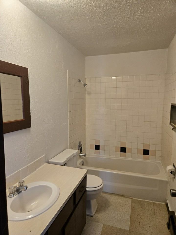 583 Ranger St #1 - Photo 3 of 7