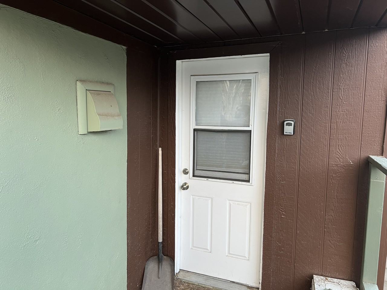 756 1/2 Maple St #A - Photo 3 of 14