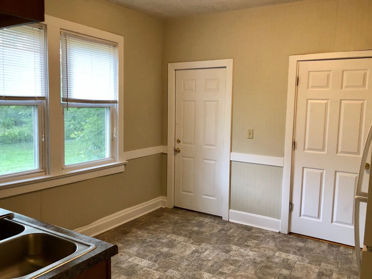 525 E Bergen St #525 - Photo 4 of 9