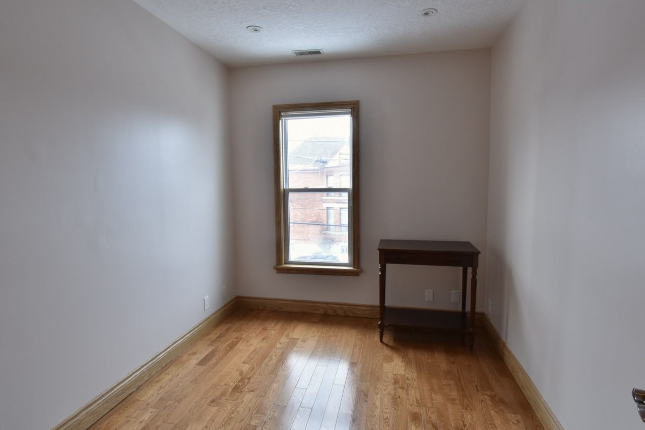 314 Catharine Street North - Photo 2 of 21