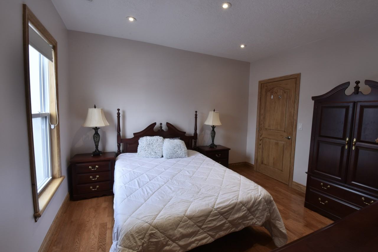 314 Catharine Street North - Photo 5 of 21