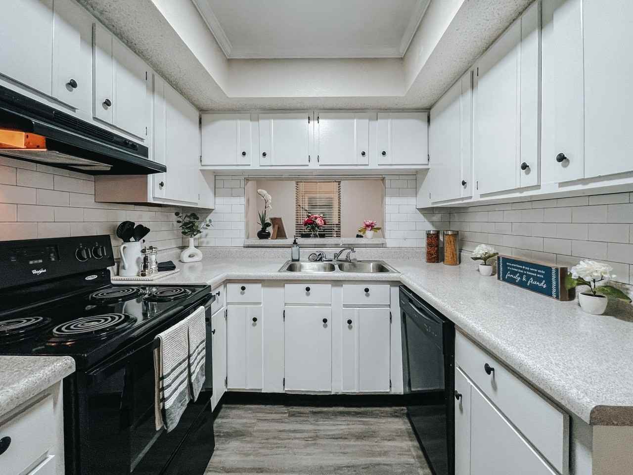 903 Linwood DrApt 108 #108 - Photo 2 of 4