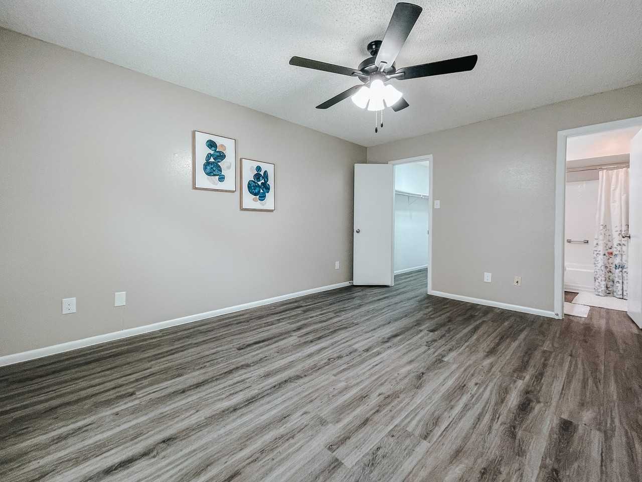 903 Linwood DrApt 108 #108 - Photo 3 of 4