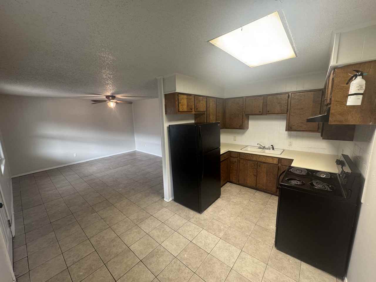 121 Julie Dr #7 - Photo 2 of 11