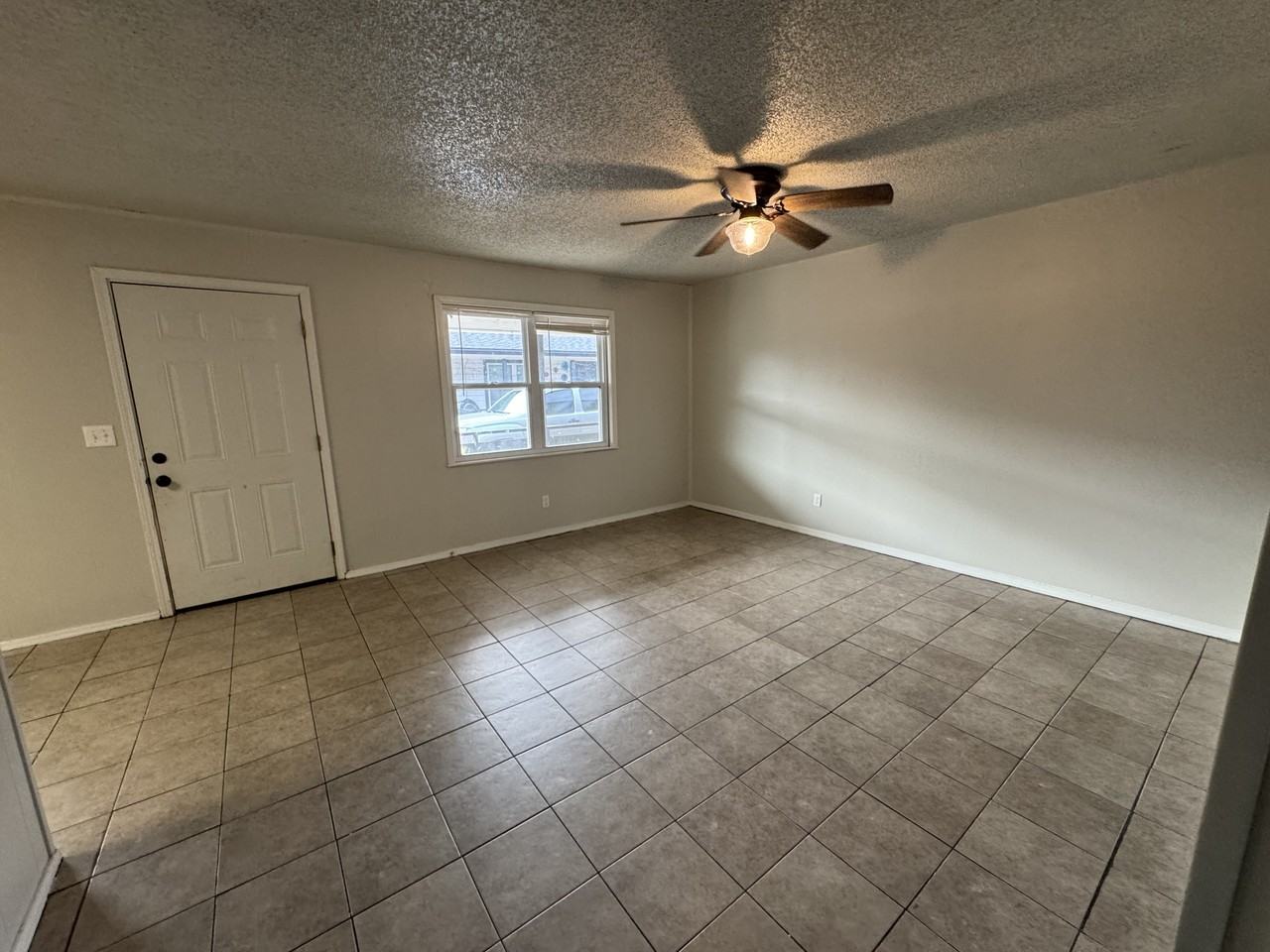 121 Julie Dr #7 - Photo 3 of 11