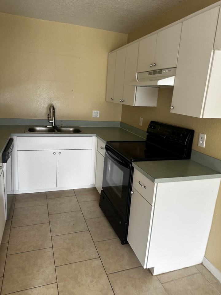 1685 Sw 107th Ln #1685-1 - Photo 2 of 4