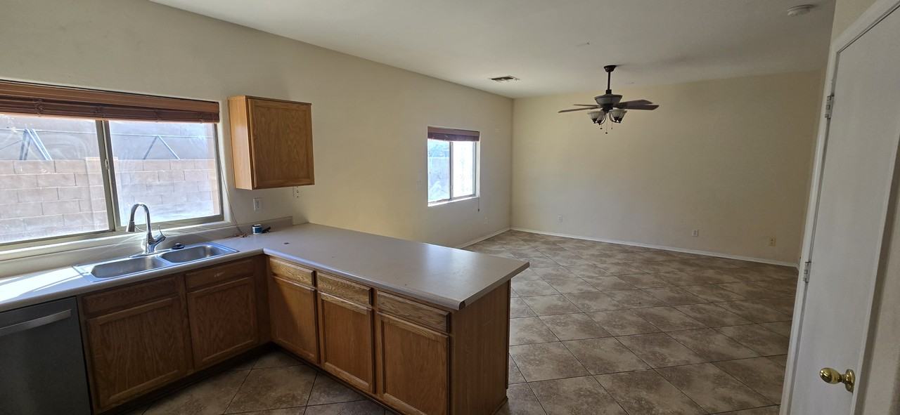 10433 E Butte St #1 - Photo 4 of 16