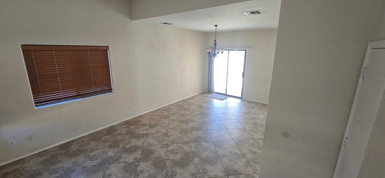 10433 E Butte St #1 - Photo 5 of 16