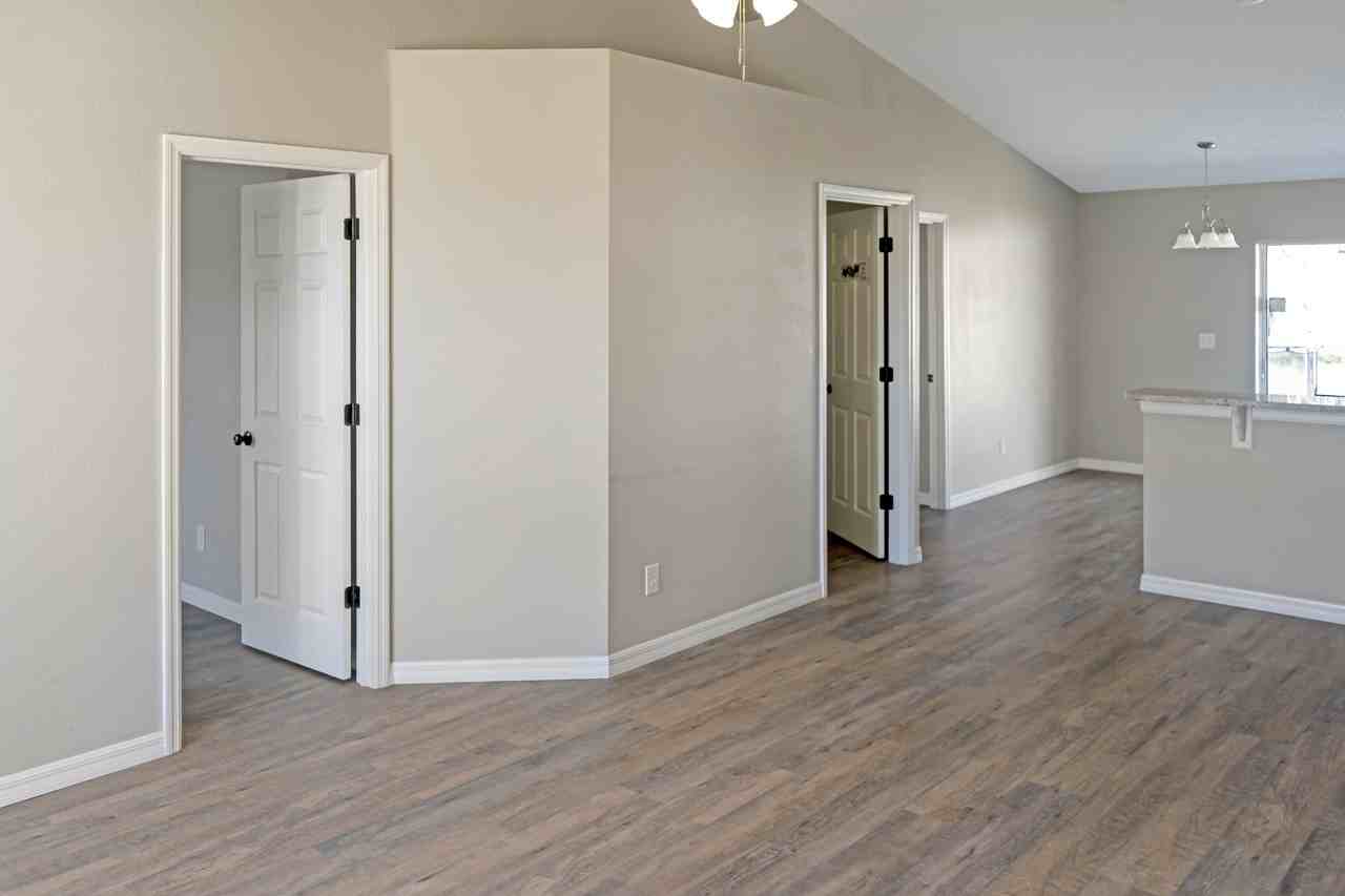 1117 Peregrine St #1 - Photo 5 of 30