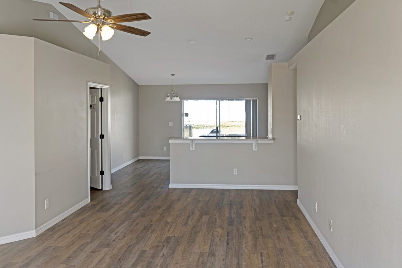 1117 Peregrine St #1 - Photo 6 of 30