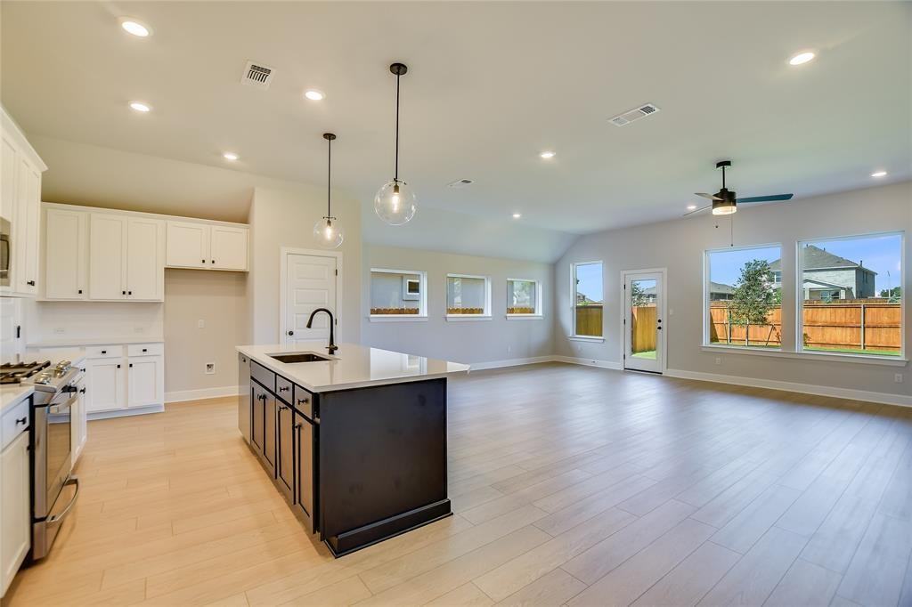 108 Rocking Chair Dr #1 - Photo 4 of 8