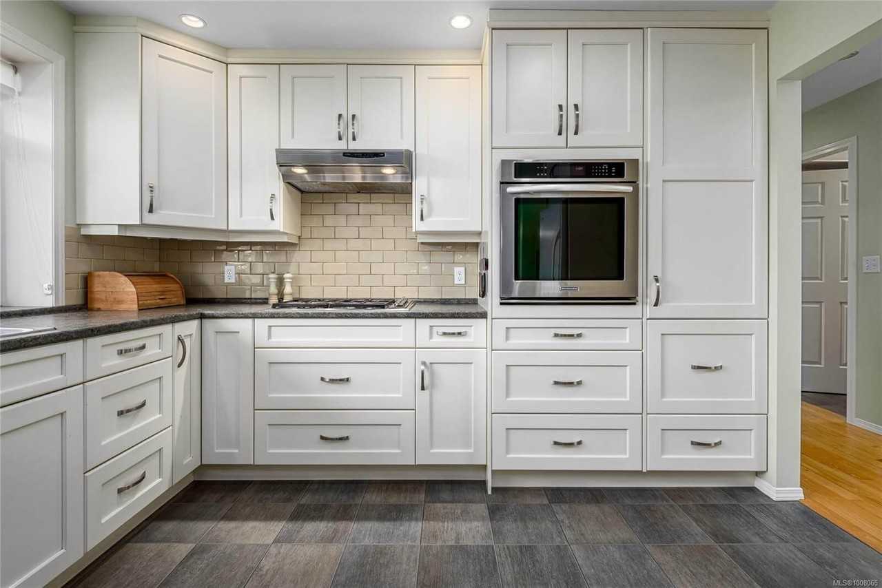 2069 Beaufort Ave #1 - Photo 2 of 15