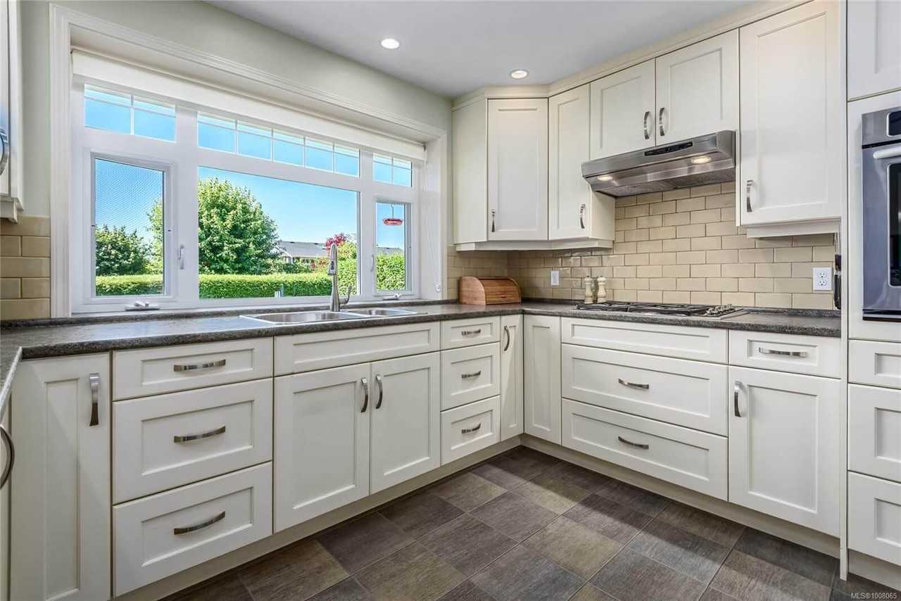 2069 Beaufort Ave #1 - Photo 3 of 15