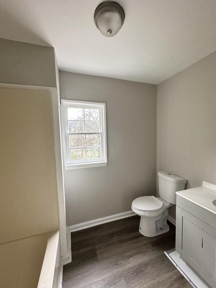 1076 Green St #1 - Photo 2 of 8