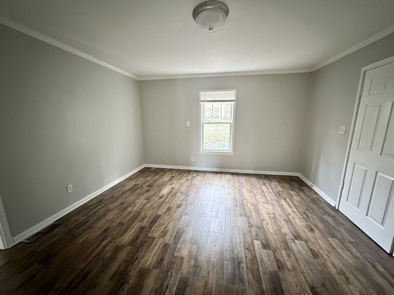 1076 Green St #1 - Photo 6 of 8