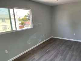 featured image of 923 1/2 W 75th St