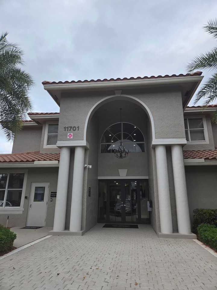 The Mirage Apartments - Photo 2 of 2