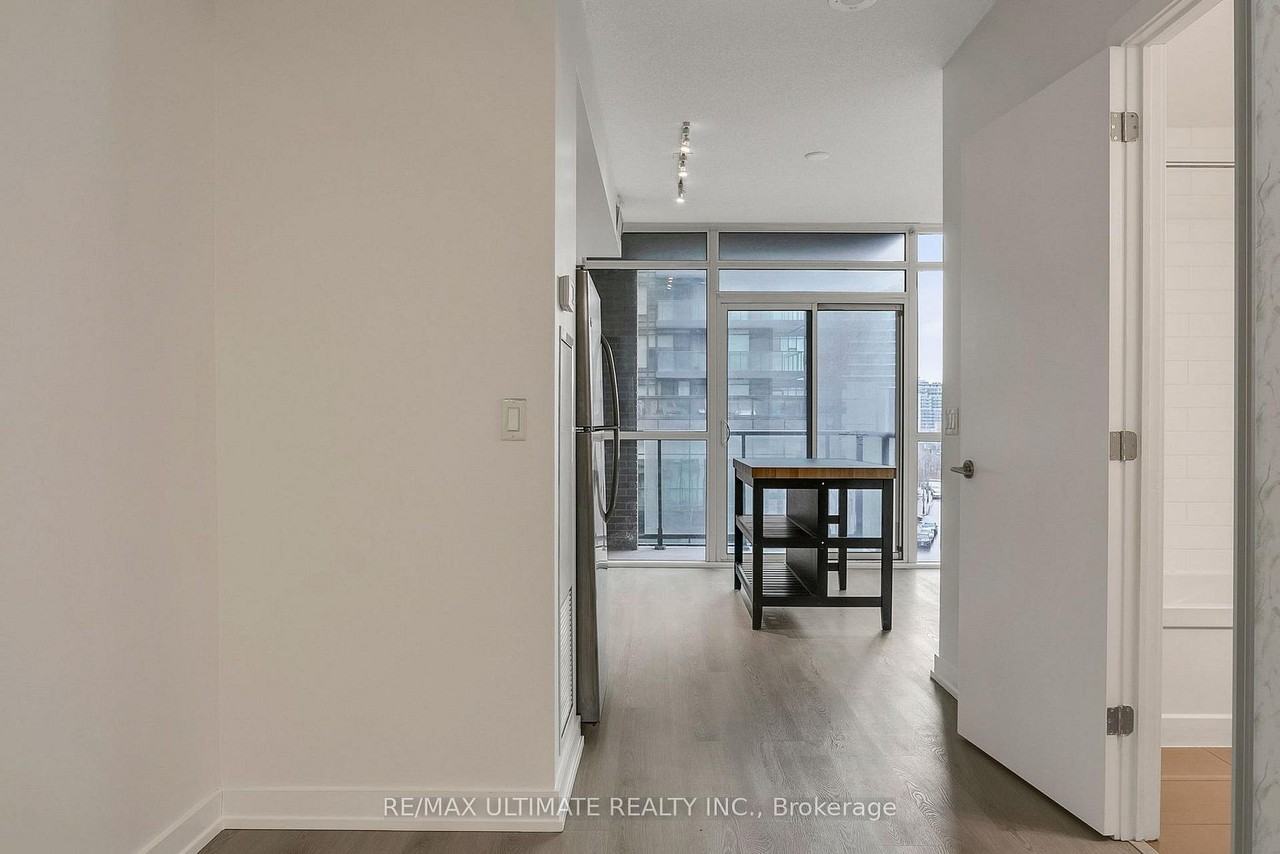 169 Fort York Boulevard #573 - Photo 5 of 7