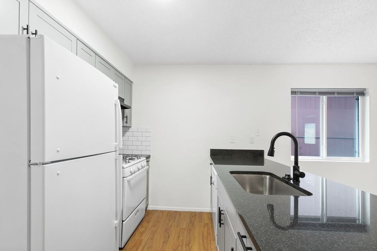 1118 1118/1120 Hazelton - 1118 Hazelton - Photo 3 of 18