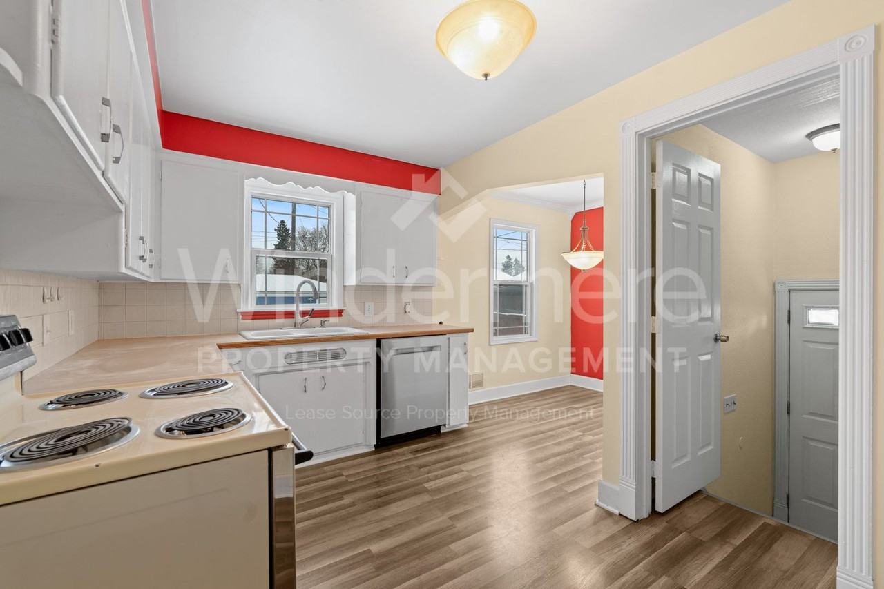 4224 N Walnut St - Photo 4 of 35