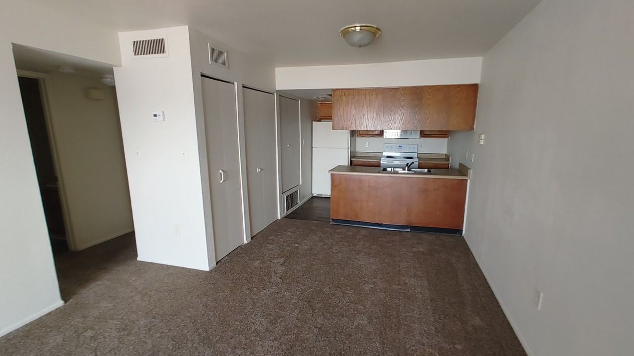 Las Flores Apartments - Photo 2 of 6