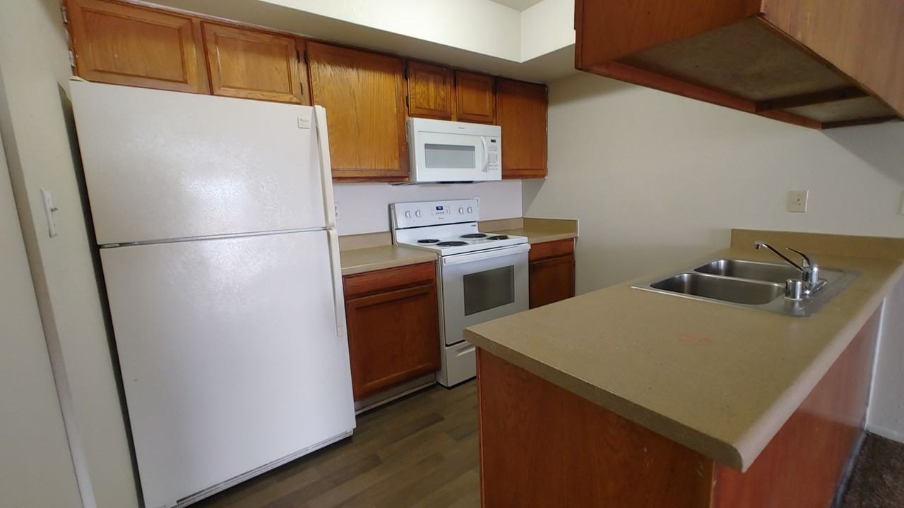 Las Flores Apartments - Photo 3 of 6