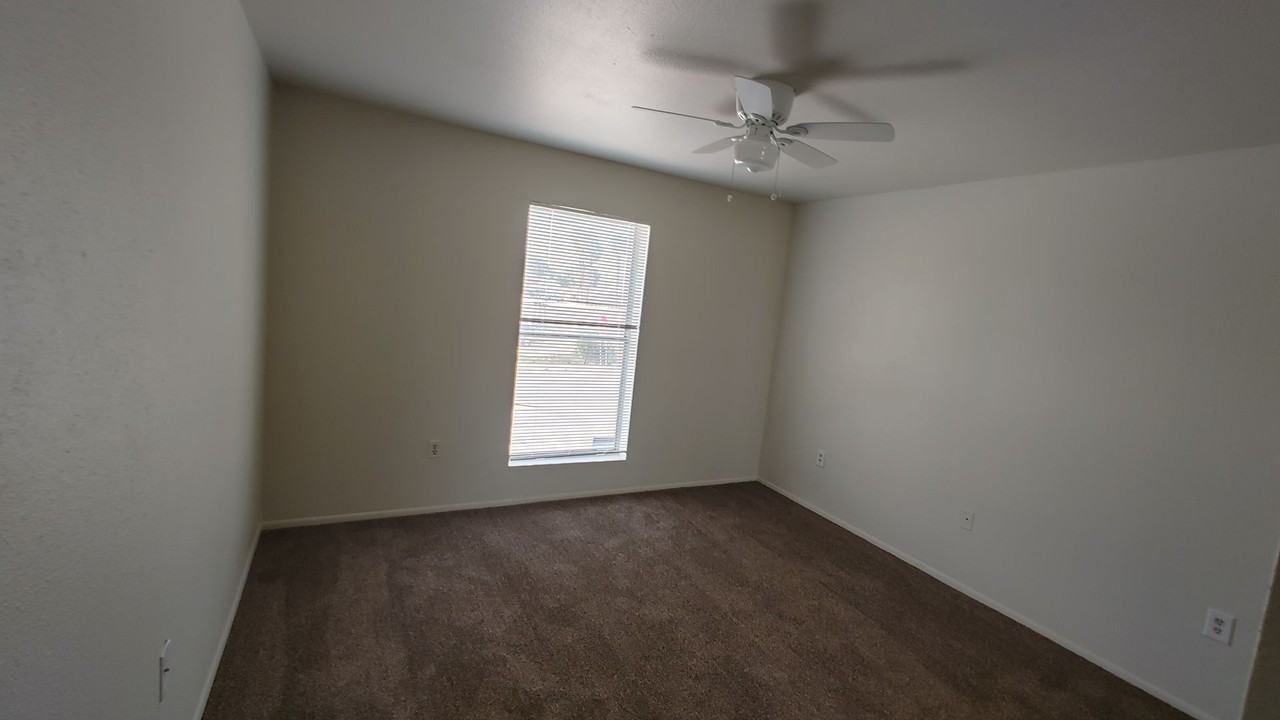 Las Flores Apartments - Photo 4 of 6