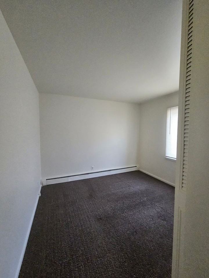 Mulford Park Apartments - Photo 7 of 13