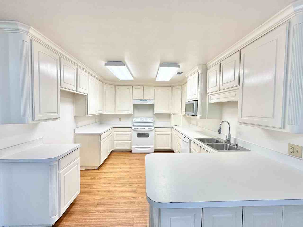 8869 Liberty Rd - Photo 6 of 25