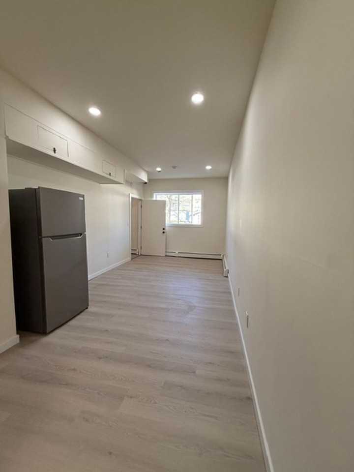 South Avenue Beacon - Photo 2 of 5