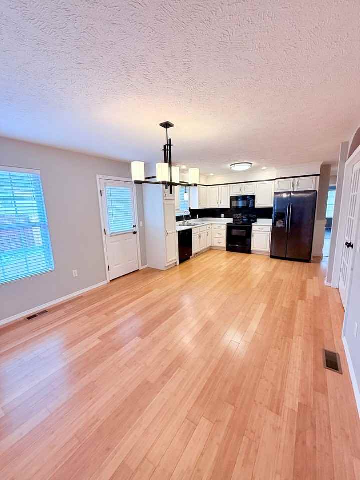 5477 Basswood Ct - Photo 6 of 36