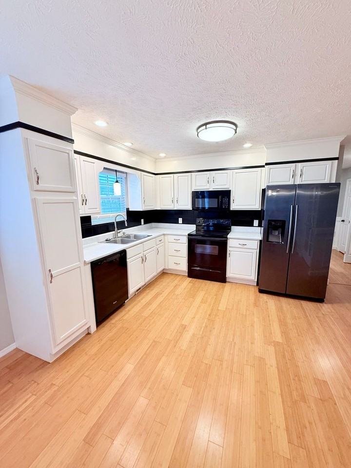 5477 Basswood Ct - Photo 7 of 36