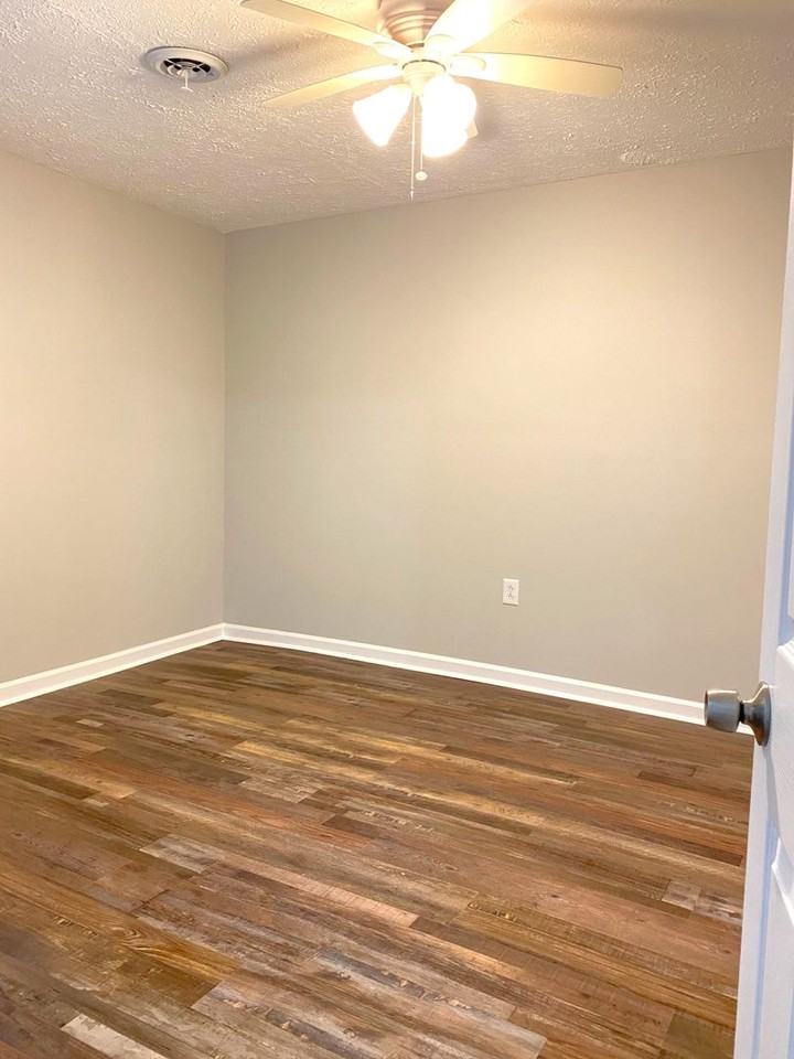 668 W Jefferson Pike - Photo 5 of 15