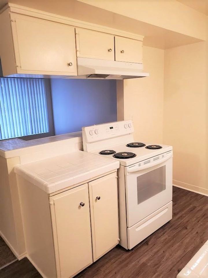 1735 Coronado Ave. - Photo 7 of 12