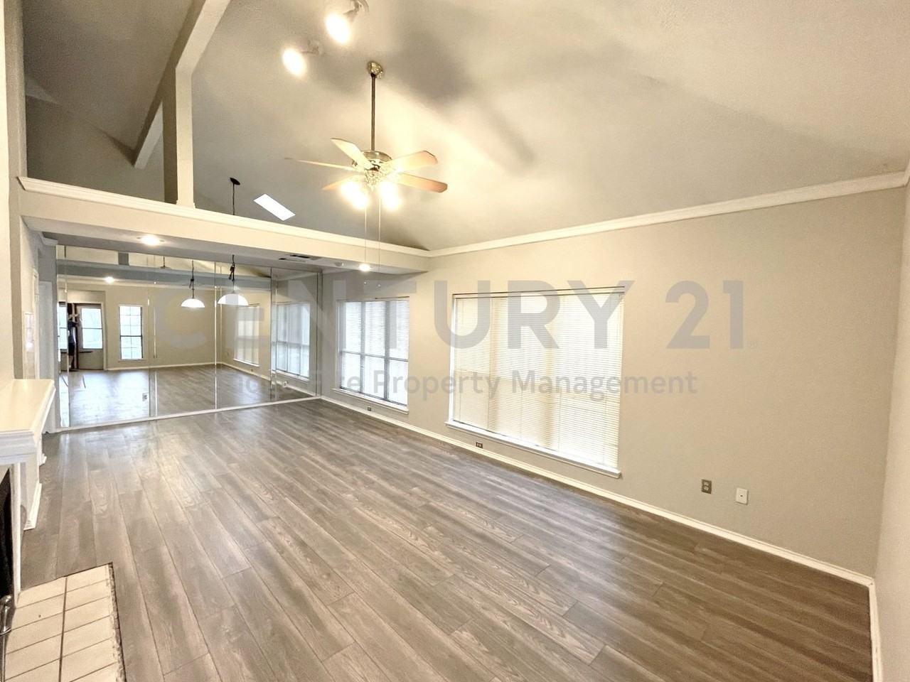 2919 Sunset Point Ln - Photo 2 of 13