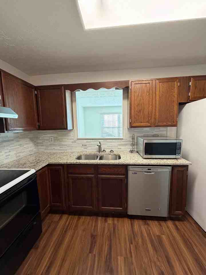 1744 William Blount Dr - Photo 4 of 16