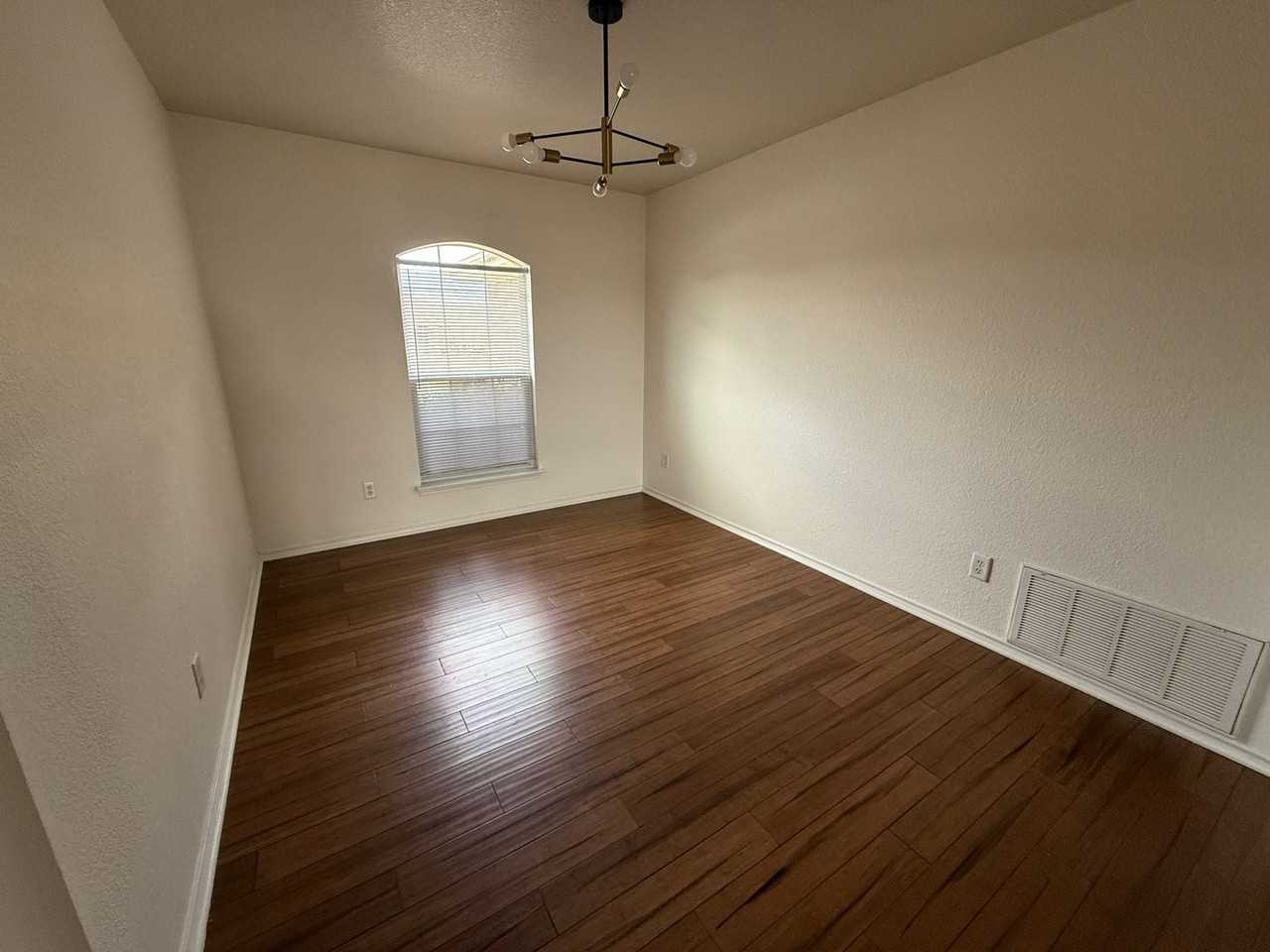 408 Viola Dr - Photo 7 of 35